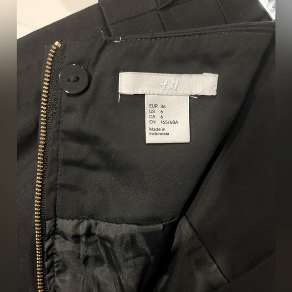 H&M knee-length fitted pencil black skirt / Size 6 - Picture 6 of 9